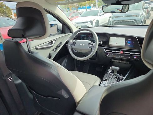 New 2026 Kia Niro EX image 13