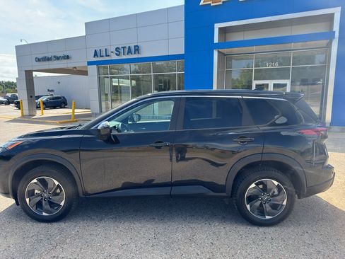 Used 2025 Nissan Rogue SV AWD/4WD image 15