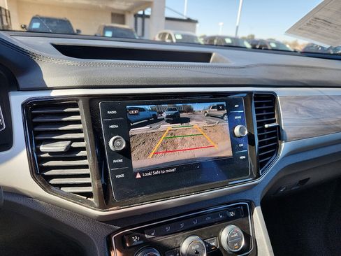 Used 2022 Volkswagen Atlas Cross Sport SE w/ Black Wheel Package image 18