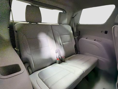 Used 2022 GMC Acadia SLE FWD image 26