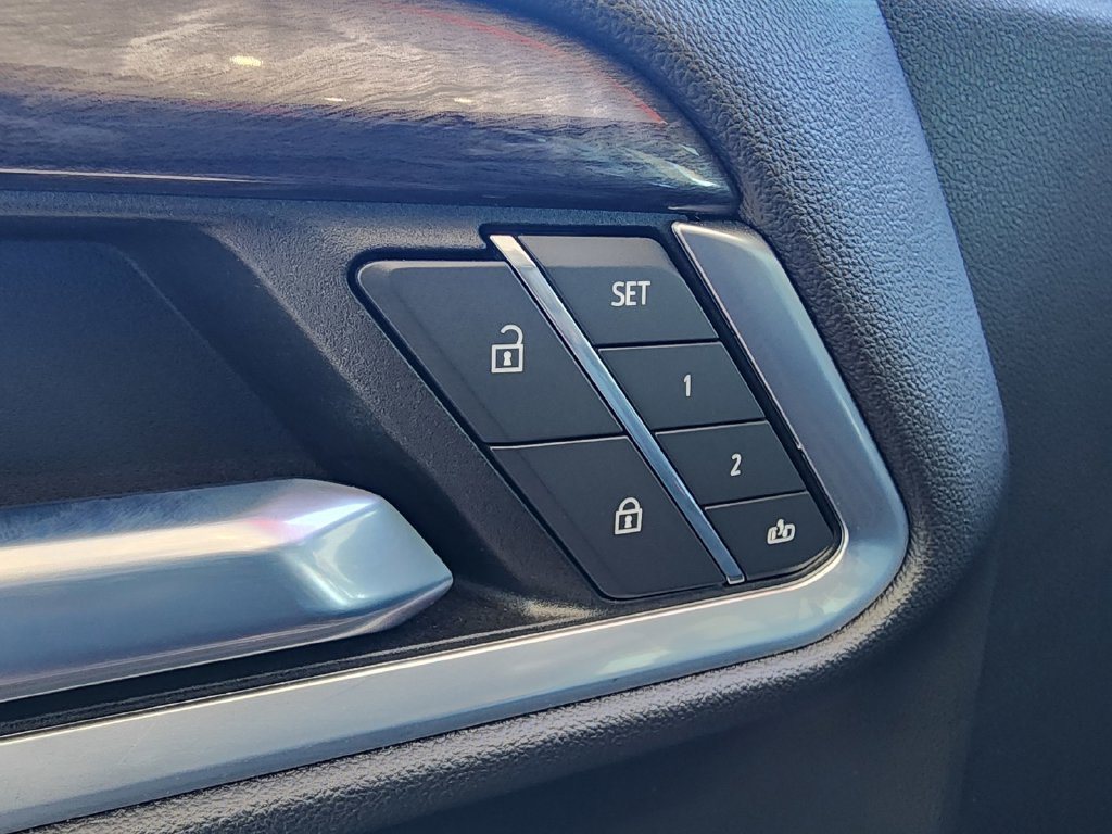 Used 2022 Chevrolet Silverado 1500 LTZ AWD/4WD image 16