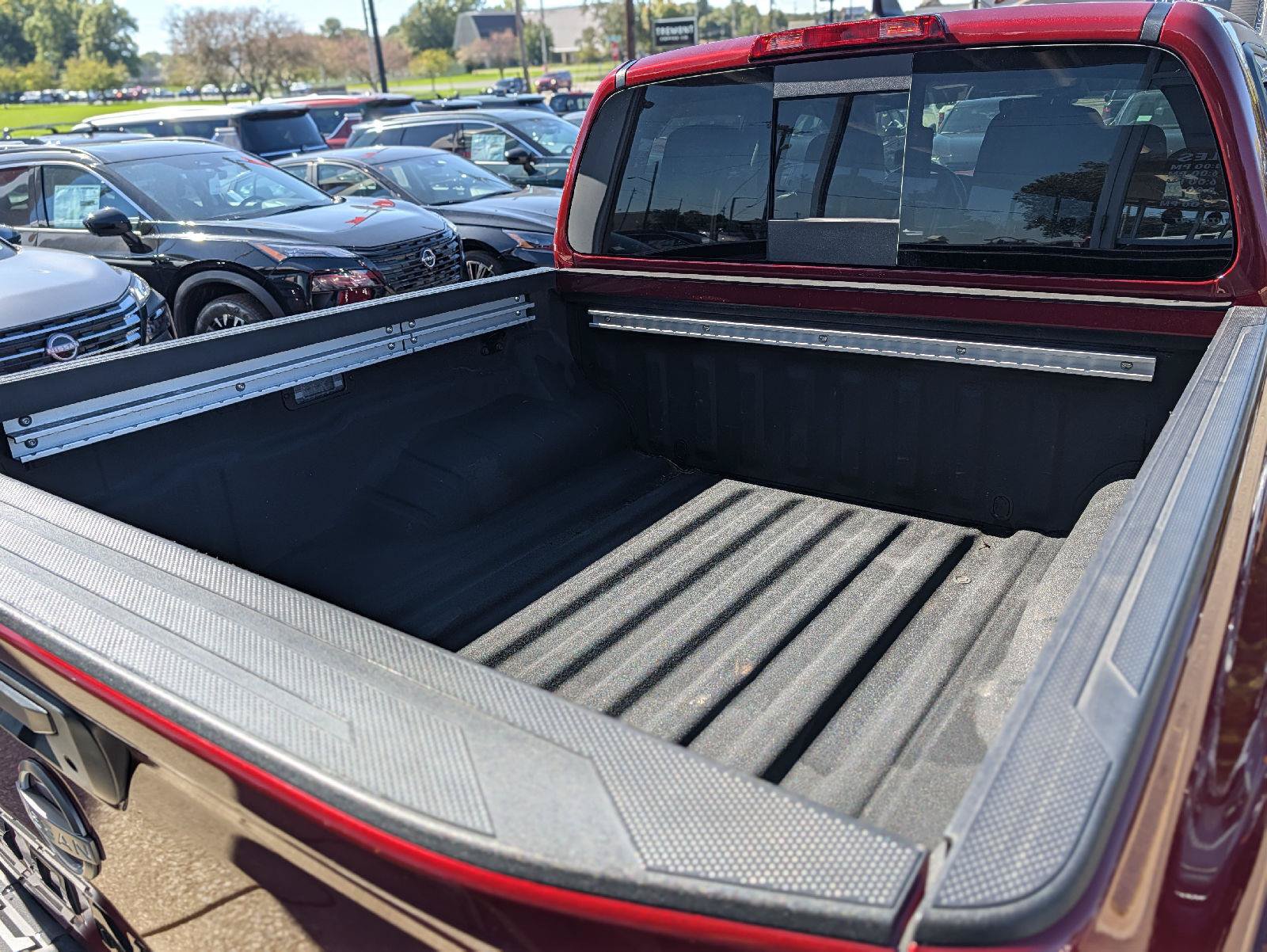 Used 2024 Nissan Frontier SL w/ Technology Package AWD/4WD image 12