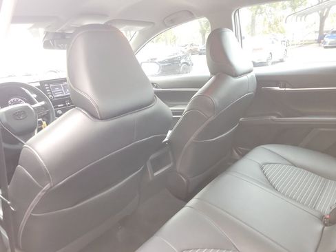 Used 2021 Toyota Camry SE image 10
