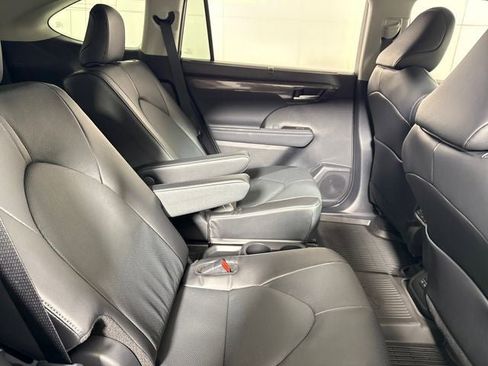 New 2026 Toyota Highlander Limited image 15