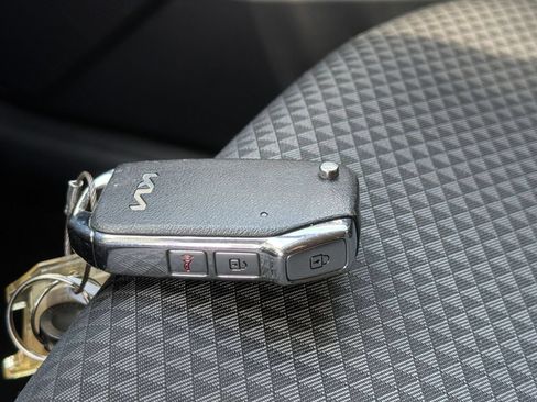 Used 2025 Kia Soul LX w/ LX Technology Package FWD image 21