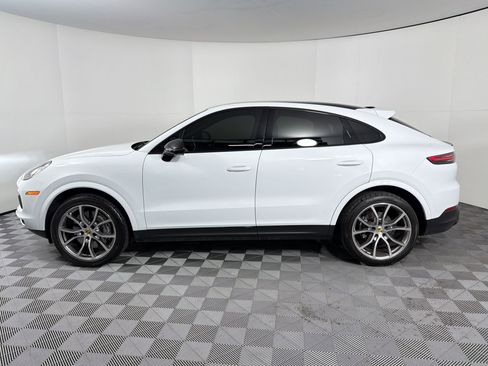 Certified 2021 Porsche Cayenne Coupe AWD/4WD image 2