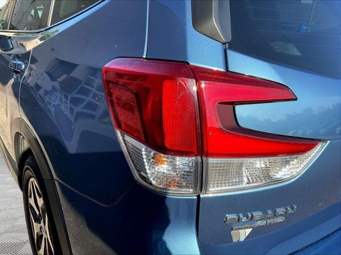 Used 2023 Subaru Forester Premium AWD/4WD image 23