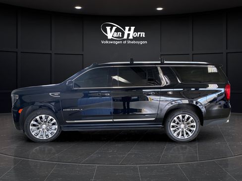 Used 2021 GMC Yukon XL Denali w/ Denali Premium Package AWD/4WD image 4