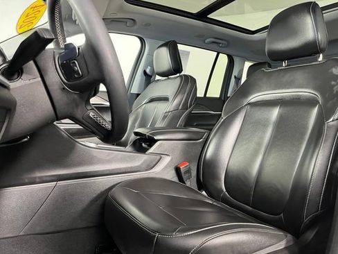 Used 2024 Jeep Grand Cherokee Limited AWD/4WD image 17