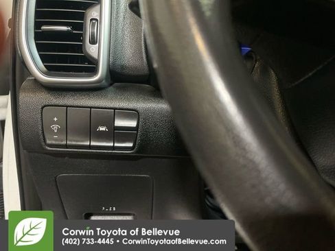 Used 2020 Kia Sportage LX image 20