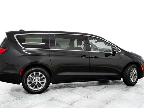 New 2026 Chrysler Pacifica Select AWD/4WD image 7