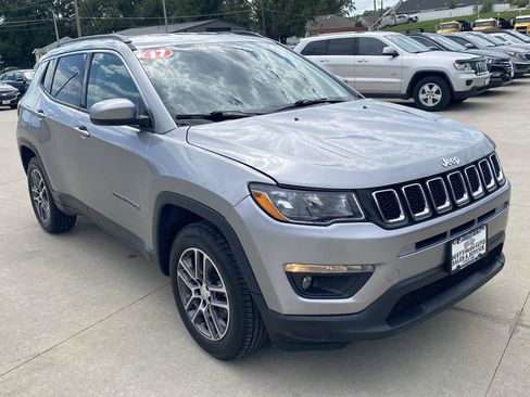 Used 2017 Jeep Compass Latitude w/ Popular Equipment Group AWD/4WD image 4