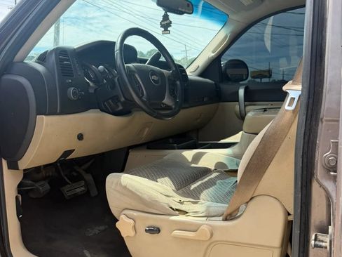 Used 2007 Chevrolet Silverado 1500 LT w/ 2LT Audio Package AWD/4WD image 12