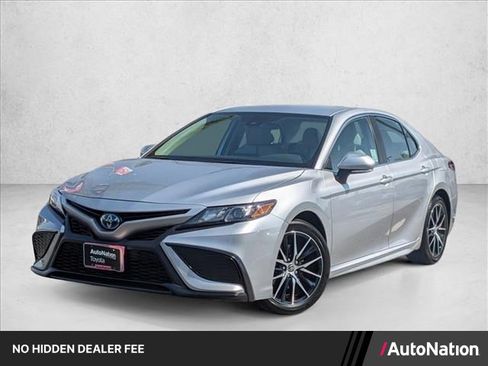 Used 2024 Toyota Camry SE FWD image 1