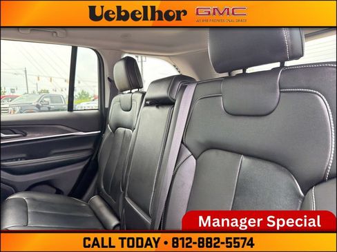 Used 2023 Jeep Grand Cherokee Limited w/ Trailer Tow Prep Group (B) AWD/4WD image 18