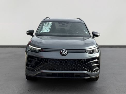 New 2026 Volkswagen Tiguan SE R-Line FWD image 2