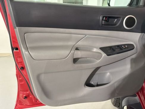 Used 2015 Toyota Tacoma PreRunner w/ SR5 Package RWD image 18