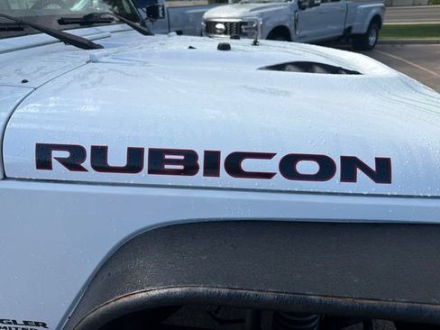 Used 2017 Jeep Wrangler Unlimited Rubicon AWD/4WD image 12