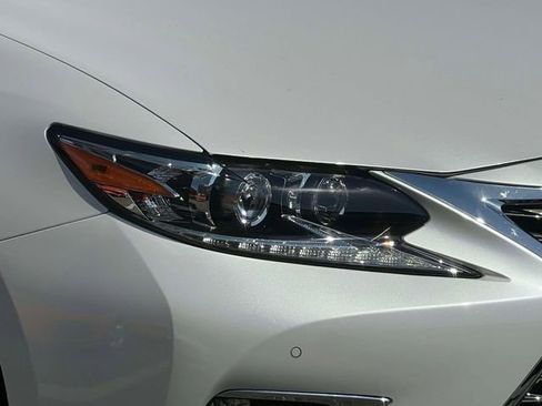 Used 2017 Lexus ES 350 w/ Luxury Package FWD image 11