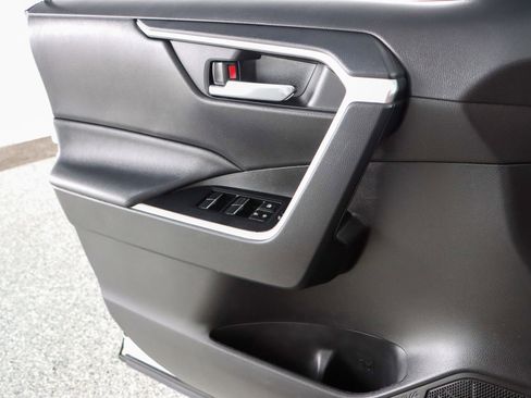 Used 2021 Toyota RAV4 XLE Premium image 22