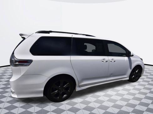 Used 2011 Toyota Sienna SE w/ Preferred Pkg FWD image 5