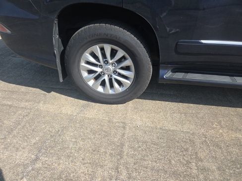 Used 2019 Lexus GX 460 Premium w/ Premium Package image 12