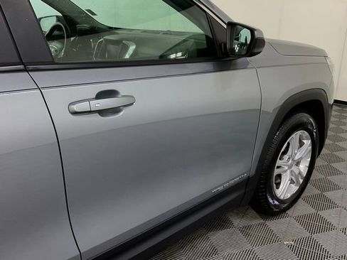 Used 2024 GMC Terrain SLE w/ Driver Convenience Package image 9