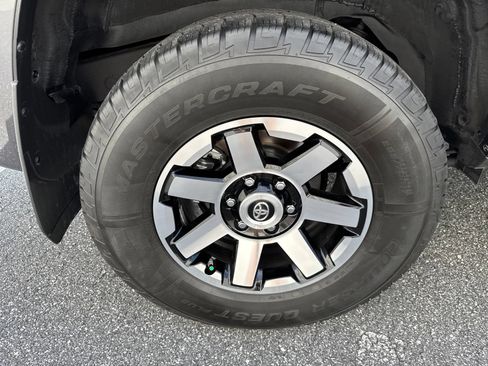 Used 2020 Toyota 4Runner TRD Off-Road Premium AWD/4WD image 9