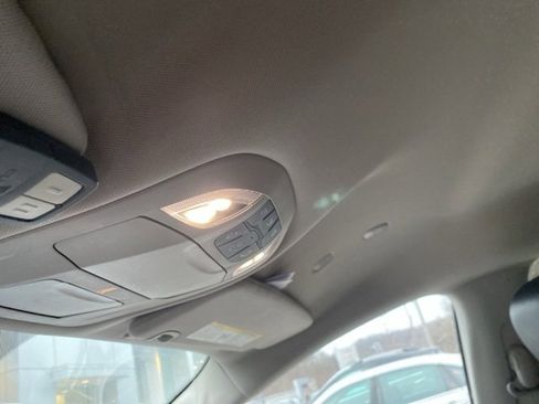 Used 2023 Chrysler Pacifica Touring-L image 23