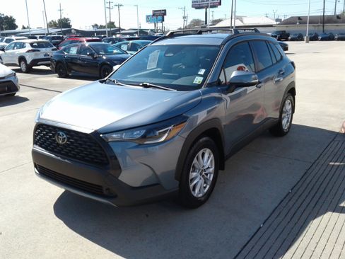 Used 2024 Toyota Corolla Cross LE image 3