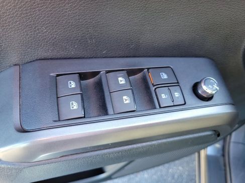 Used 2017 Toyota Tacoma TRD Sport image 21