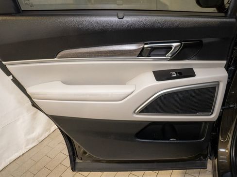 Used 2021 Kia Telluride EX w/ EX Premium Package image 11