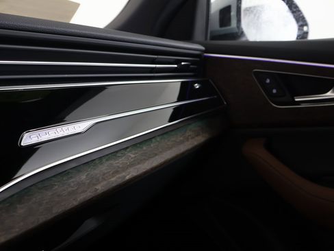 Used 2025 Audi Q8 Premium Plus w/ Premium Plus Package image 8