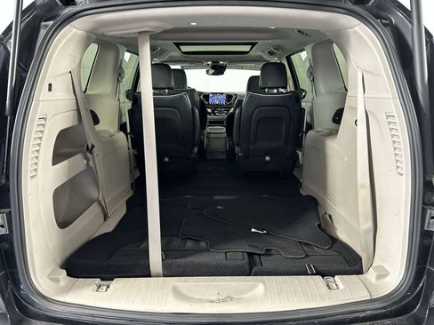 Used 2023 Chrysler Pacifica Limited FWD image 25