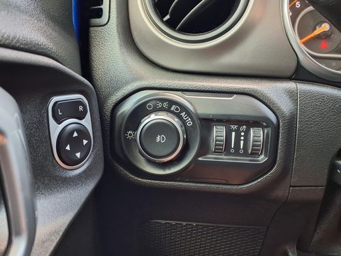 Certified 2019 Jeep Wrangler Unlimited Sport S AWD/4WD image 18