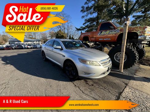 Used 2010 Ford Taurus SHO image 1