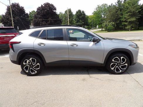 Certified 2024 Chevrolet Trax RS w/ Sunroof Package FWD image 6