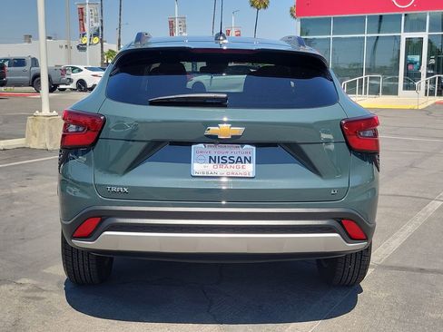 Used 2025 Chevrolet Trax LT FWD image 31