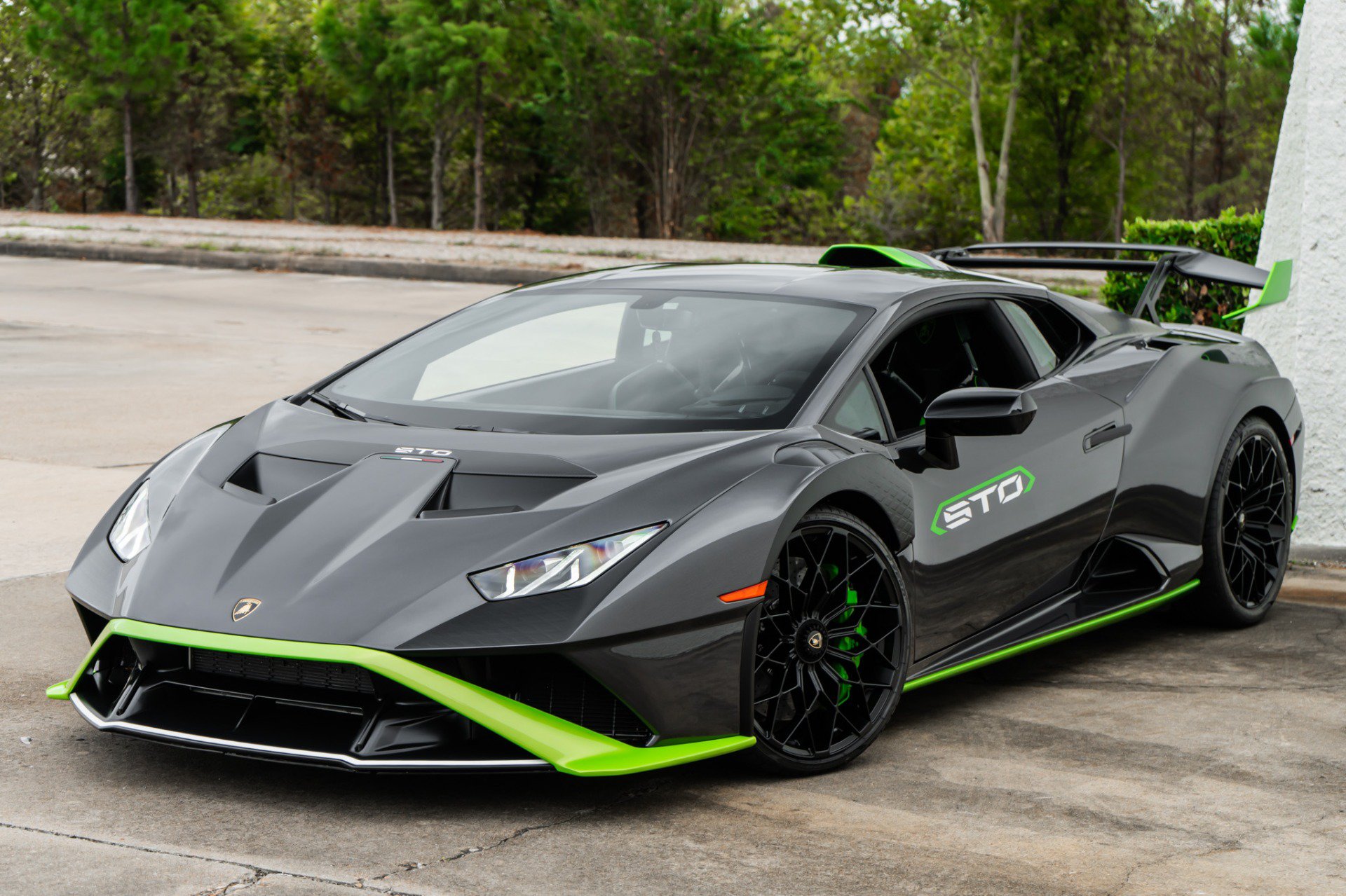 Used 2021 Lamborghini Huracan STO RWD image 7