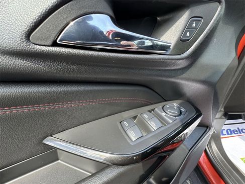 Used 2024 Chevrolet Trax RS w/ Sunroof Package image 13