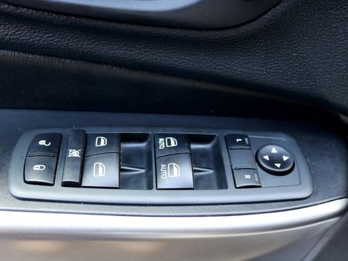 Used 2020 Jeep Cherokee Limited image 14