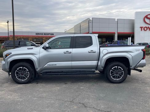 Used 2024 Toyota Tacoma TRD Sport image 8