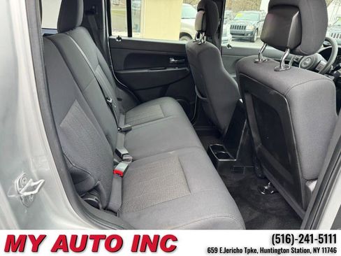 Used 2011 Jeep Liberty Sport AWD/4WD image 28