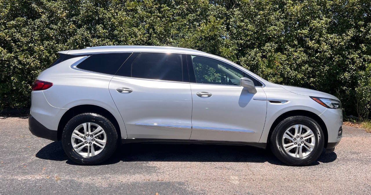 Used 2020 Buick Enclave Essence w/ Sound and Sites Package AWD/4WD image 9