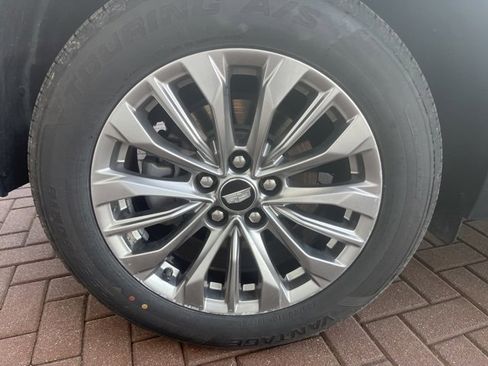 Used 2024 Cadillac XT4 Premium Luxury image 7