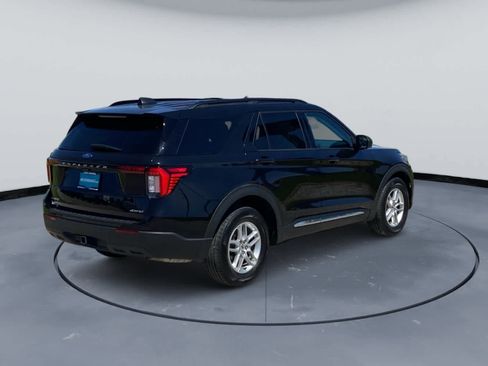 Used 2025 Ford Explorer Active AWD/4WD image 5