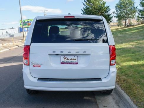 Used 2020 Dodge Grand Caravan SE w/ UConnect Hands-Free Group image 5