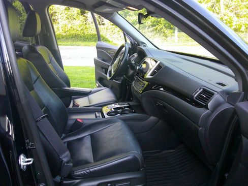 Used 2017 Honda Pilot Touring image 36