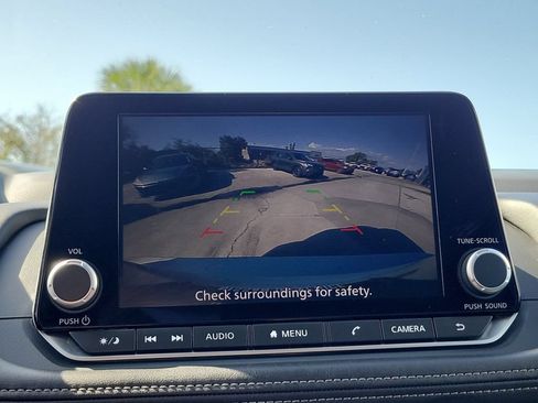Certified 2025 Nissan Rogue SV FWD image 31