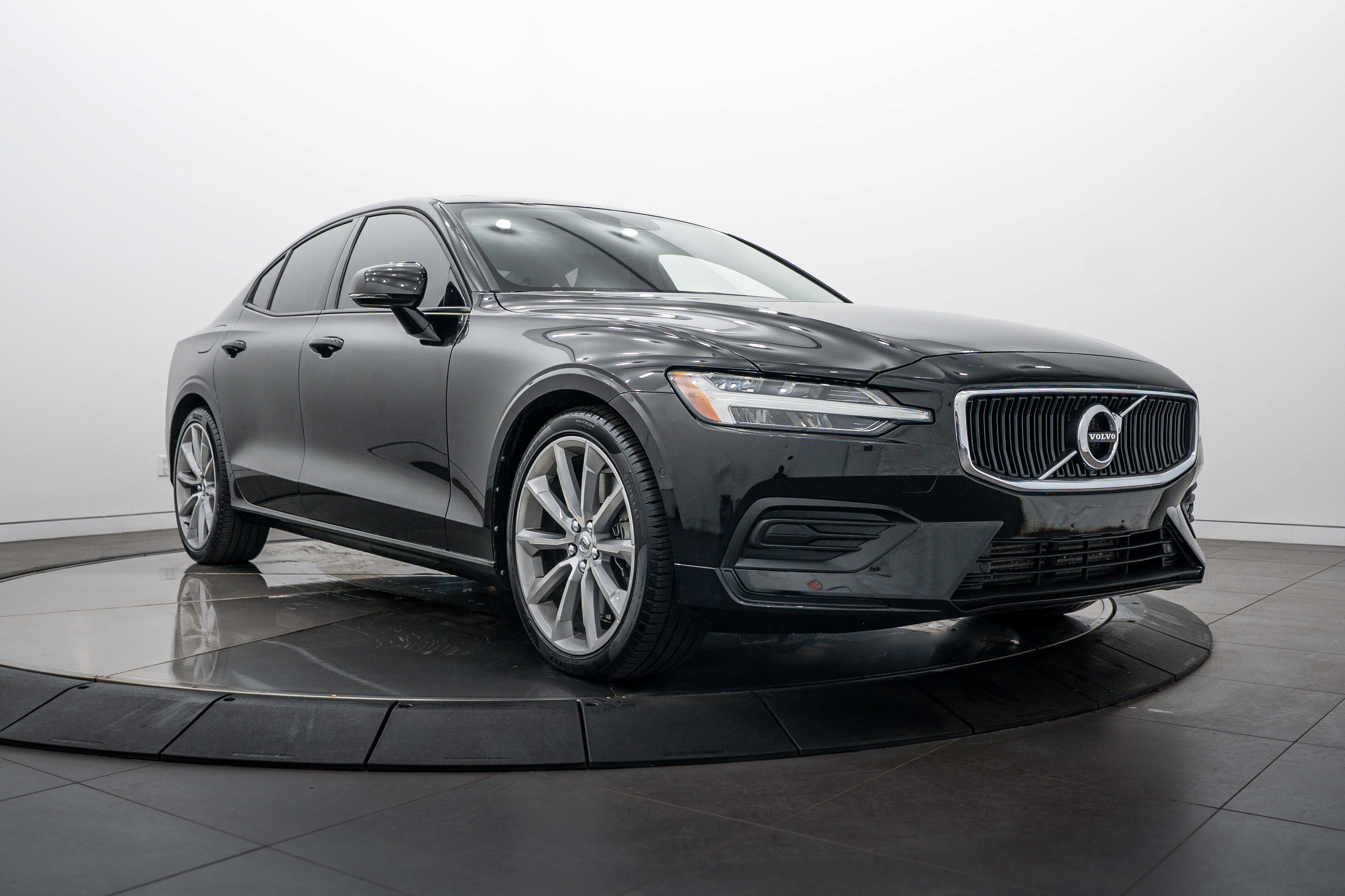 Used 2020 Volvo S60 T6 Momentum AWD/4WD image 1